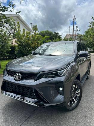 TOYOTA HILUX SW4 2.8 D-4D TURBO DIESEL SRX PLATINUM 4X4 AUTOMÁTICO